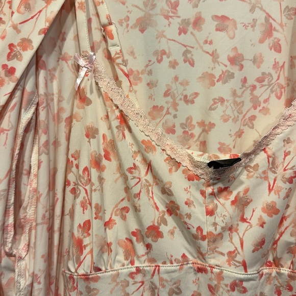 Nightgown and Robe set - Picture 2 of 4